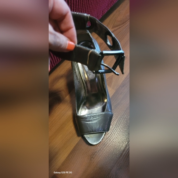 Woman shoes - Picture 3 of 5